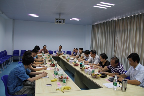 三峽職院領導和厚溥公司領導層會議討論現場 三峽職院領導和厚溥公司領導層會議討論現場